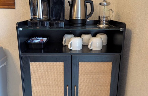 Loves Park House | Elegant, charming, serene, & delightful home with huge fenced yard close to I90!