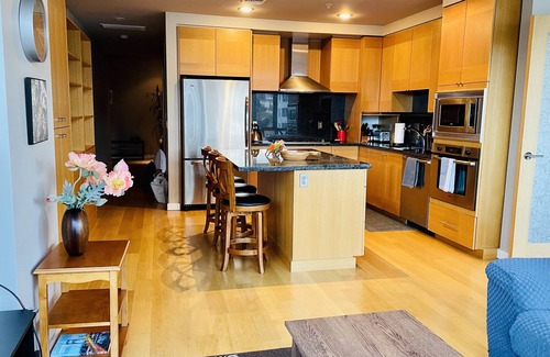 Downtown Portland Condo | Elegant Condo at Portland Downtown Riverfront