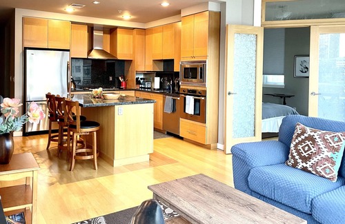 Downtown Portland Condo | Elegant Condo at Portland Downtown Riverfront