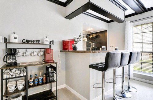 Ponderosa Forest House | Elegant Houston Getaway w/Private Pool & Grill