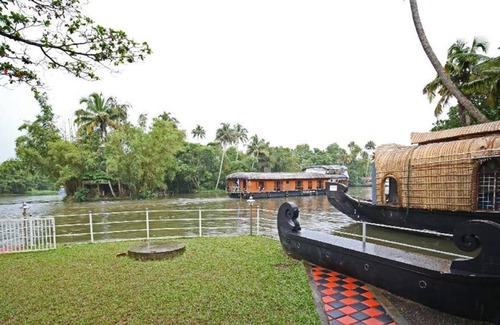 Alappuzha Resort | Elegant & Modern Lake View Resort,Alleppey
