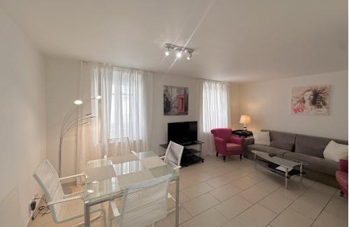 Le Suquet Apartment | Elegant old port apartment