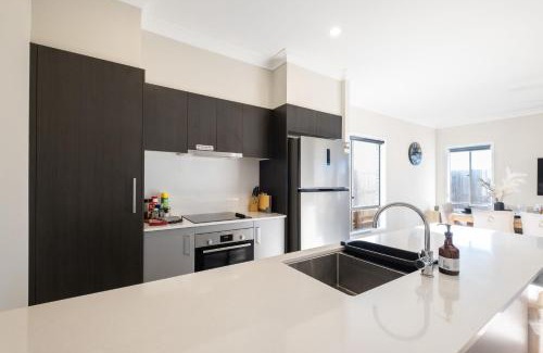 Griffin House | Elegant Retreat in Griffin a stylish getaway