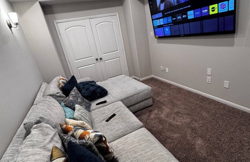 Cypress House | Elegant Room in welcoming Cypress with Wi-Fi, AC