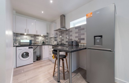 Little Holland Apartment | Elegant & Spacious 1 Bed Apt, Crayford, Dartford