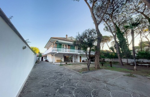 Zona XXX Castel Fusano Villa | Elegant Spacious Villa in Serene Roman Oasis - Family-Friendly