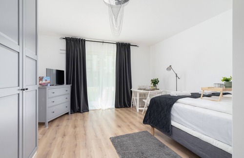 Pradnik Bialy Apartment | Elegant Studio in Krakow by Renters