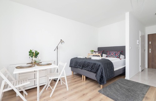 Pradnik Bialy Apartment | Elegant Studio in Krakow by Renters