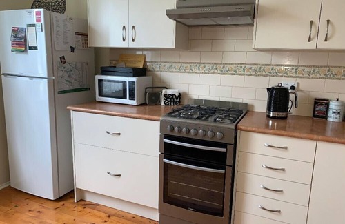 Kyneton House | Elegant Victorian Cottage in Town Centre includes Delicious Breakfast Provisions