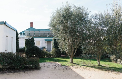 Kyneton House | Elegant Victorian Cottage in Town Centre includes Delicious Breakfast Provisions