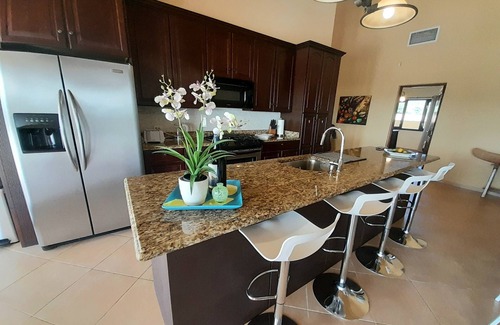 Esmeralda Villa | Elegant Villa with stunning view - rooftop deck and private pool - 3 bed 3 bath