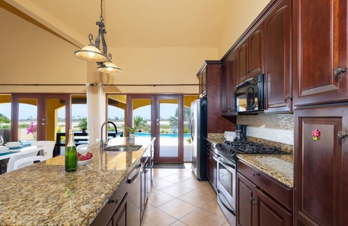 Esmeralda Villa | Elegant Villa with stunning view - rooftop deck and private pool - 3 bed 3 bath