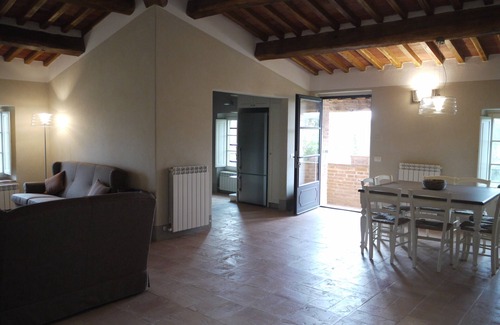 Marciano della Chiana House | Elegante Casa di Campagna con Torretta e Piscina