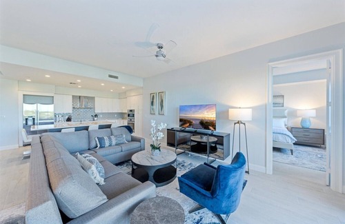 Redevelopment Area Condo | ELEVEN ELEVEN CENTRAL 445 - Luxury Condo Downtown Naples w/Resort Amenities