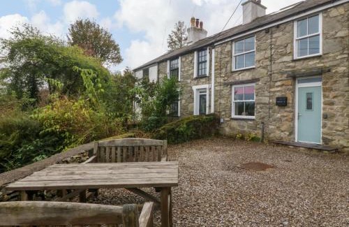 Cwm-y-glo House | Elidir View