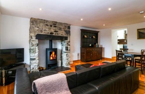 Cwm-y-glo House | Elidir View