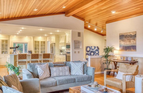 Gearhart House | Elk Ridge - Lux Oceanfront Family Retreat Hot Tub