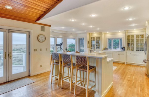 Gearhart House | Elk Ridge - Lux Oceanfront Family Retreat Hot Tub