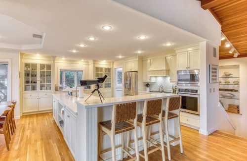 Gearhart House | Elk Ridge - Lux Oceanfront Family Retreat Hot Tub