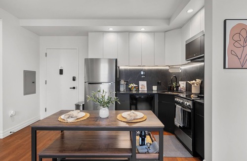 Mill River Apartment | “Elm City” Retreat Near Yale, Parking, Gym, Downtown, Wooster Sq & Union Station