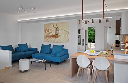 Halepa Villa | Elvina City Maizonette House with private solar heated pool