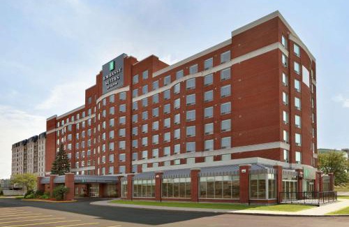 Pointe Claire Hotel | Embassy Suites By Hilton Montreal Airport