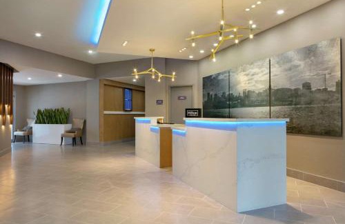 Pointe Claire Hotel | Embassy Suites By Hilton Montreal Airport