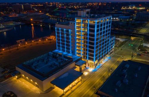 Downtown Hotel | Embassy Suites By Hilton Rockford Riverfront