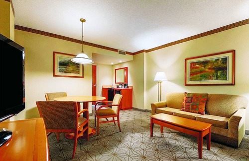 Portland Hotel | Embassy Suites by Hilton Portland Airport 2 Room Conference Suite - 1 King Bed - Non-smoking