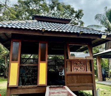Kampung Tanah Datar Villa | EmbunSari Serimenanti Homestay