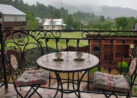 Mykulychyn Apartment | Emerald House