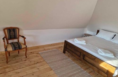 Birsana House | Emma's Lake Houses