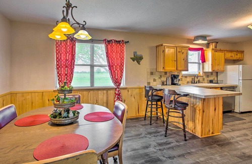 Emory Cottage | Emory Escape w/Pond Access < 13 Mi to Lake!