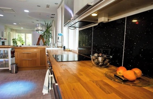 Skrubba Villa | En egen våning i ny renoverad lyxig villa Tyresö