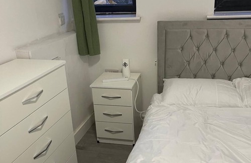 Becontree House | En-Suite Cozy Double Bedroom
