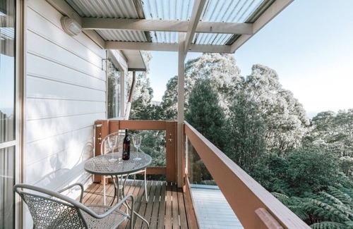 Olinda Apartment | Enchanted Spa Hideaway with Serene Views: Romantic Nature Escape for Couples