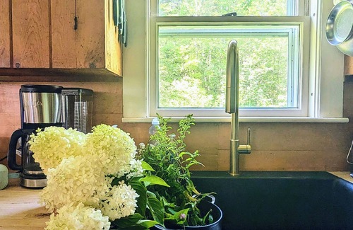 Weston Cottage | Enchanting 4-bedroom cottage with a view in Weston