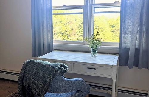 Weston Cottage | Enchanting 4-bedroom cottage with a view in Weston