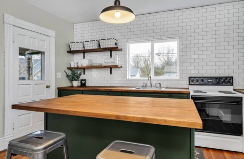 Xenia House | Enchanting Bungalow - 2BR Historic Hidden Gem