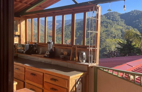 Rivas House | Enchanting zen home for friends and family, sleeps up to 8, kid friendly!