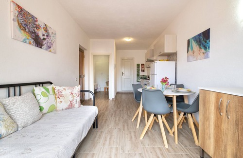 Trinita d'Agultu e Vignola Apartment | 'Endless Summer' Apartment with Sea View, A/C & Balcony