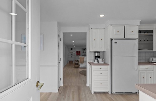 Easton's Point House | Endless Summer Cottage - Charming 3BR House near Beaches Middletown, RI