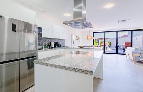 Malmok House | Endless Summer in Catalina Beach. Walking distance to snorkeling with turtles.