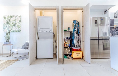 Malmok House | Endless Summer in Catalina Beach. Walking distance to snorkeling with turtles.