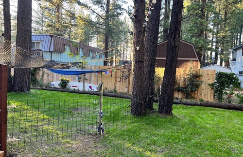 Al Tahoe House | Enjoy a Cottage near the lake 2bdr H w/hottub, Tahoe 2Bdr Postmasters Cottage