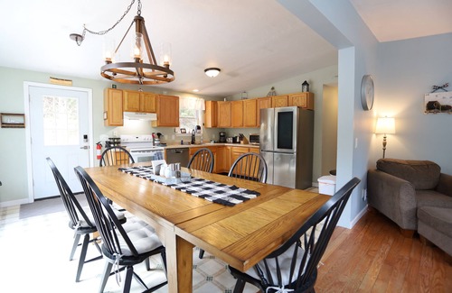 Campton House | Enjoy a Cozy White Mountain Adventure at this Private, Pet Friendly Home! (BR76C)