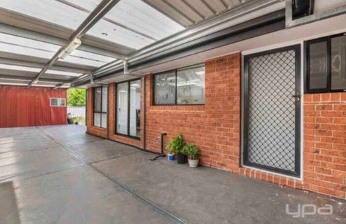 Burnside House | Enjoy a family-friendly stay with nature sunlight every your morning.