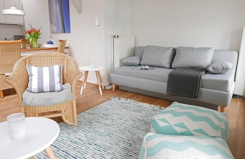 Kappeln Apartment | Enjoy a fantastic view of the Schlei in our spacious and charming "Speicherheimat" vacation apartment, which is located directly on Kappeln harbor in the historic warehouse