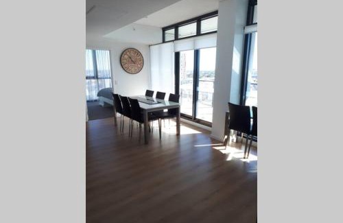 Adelaide Central Business District Apartment | Enjoy a little Luxury in Adelaide CBD - Perfect!