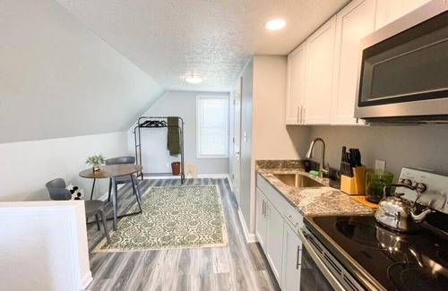 Cleveland Apartment | Enjoy a stylish experience at this centrally-located studio (third floor of a triplex)
